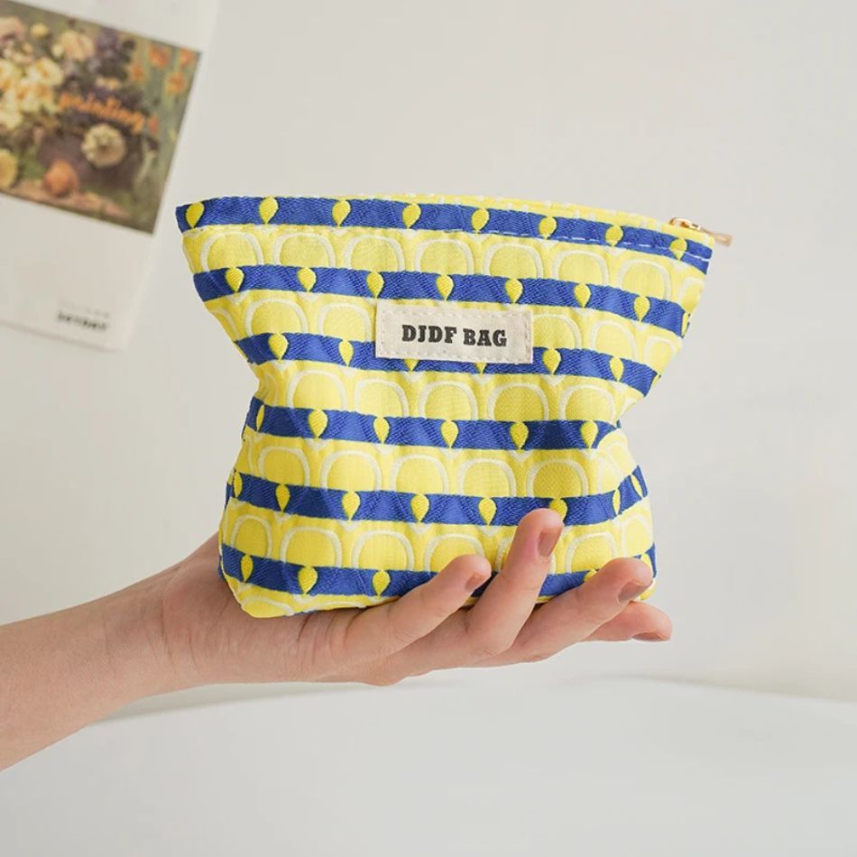 Petite trousse de maquillage motifs plumes de paon