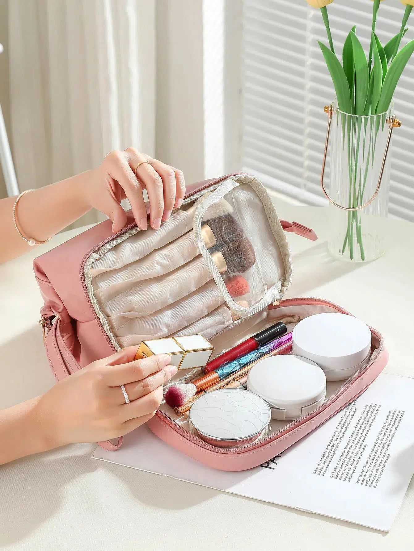 accessoire beauté en cuir pour femmes