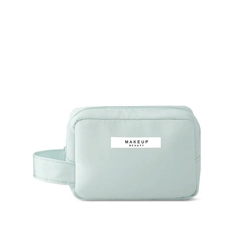 organisation de maquillage dans une trousse rectangulaire