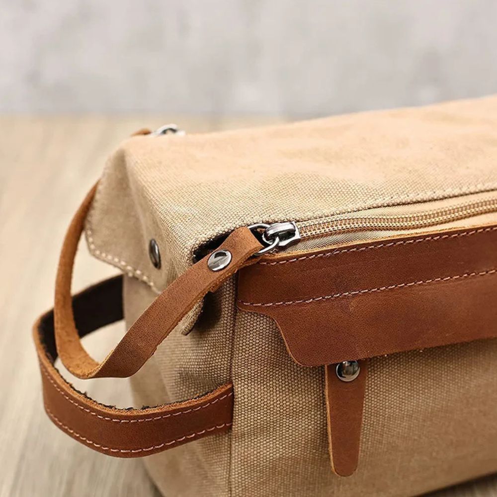 accessoire de voyage en cuir et toile