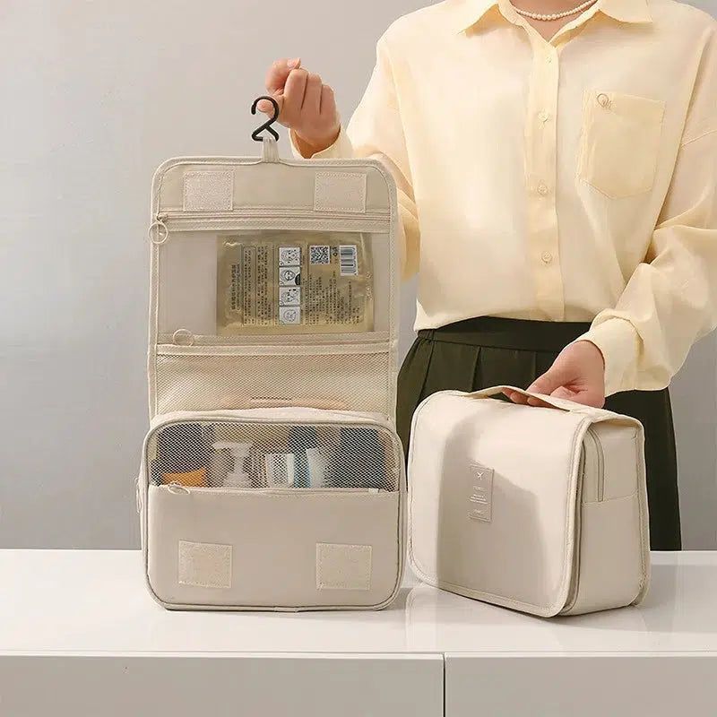 accessoire de voyage beige pour femme