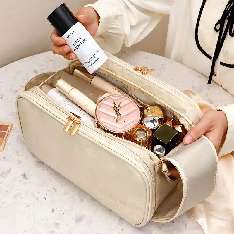 accessoire de beauté en cuir beige