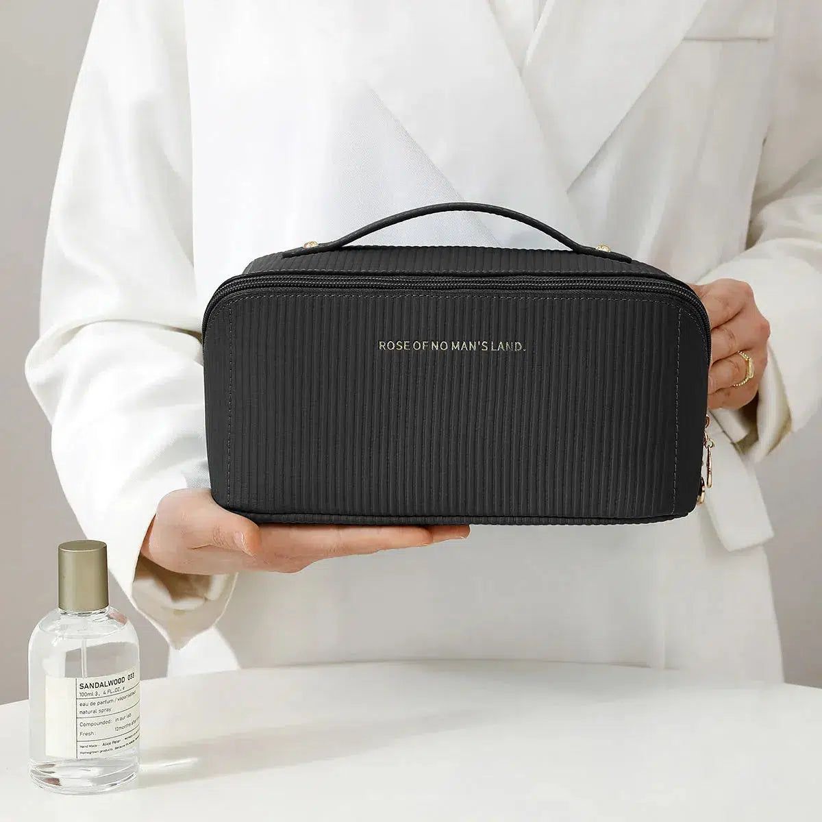 trousse de toilette en cuir rayée noire pour voyage