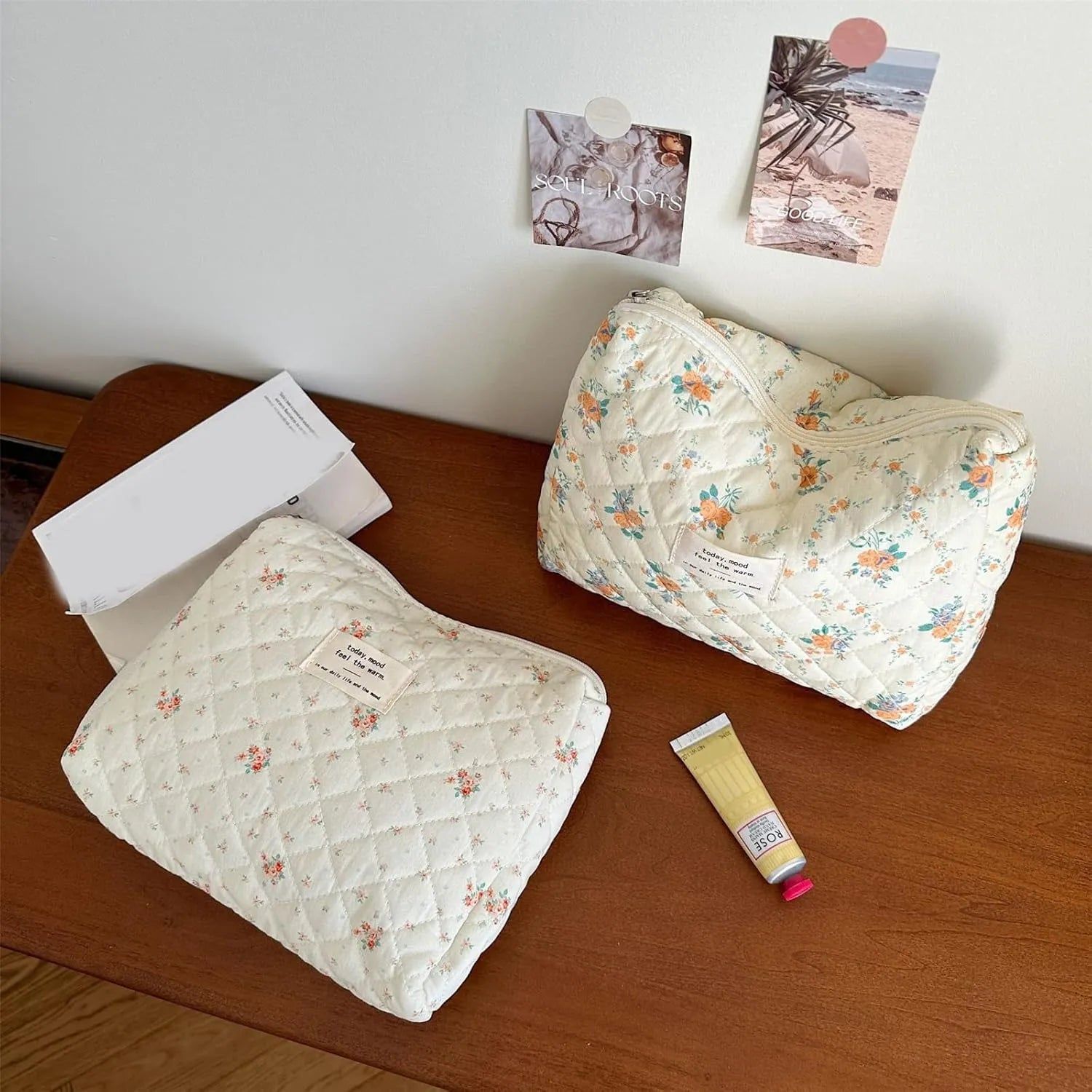 trousse de maquillage blanche design fleuri