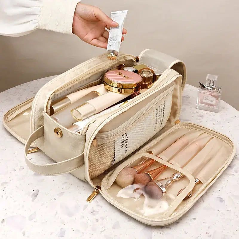 trousse de toilette en cuir beige tendance femme