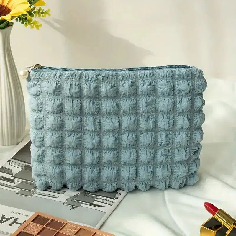 trousse de toilette matelassée couleur bleue ciel pour femme