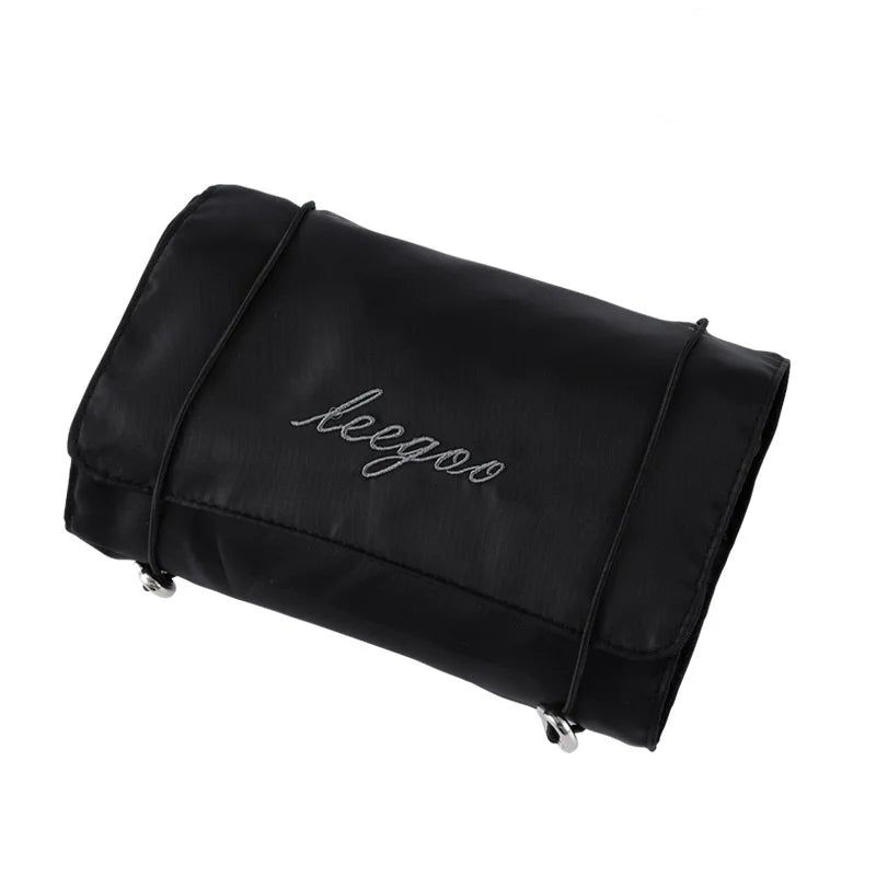 trousse de toilette noire avec divers compartiments