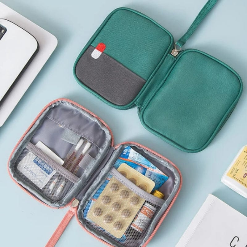 trousse médicale pour voyage en famille