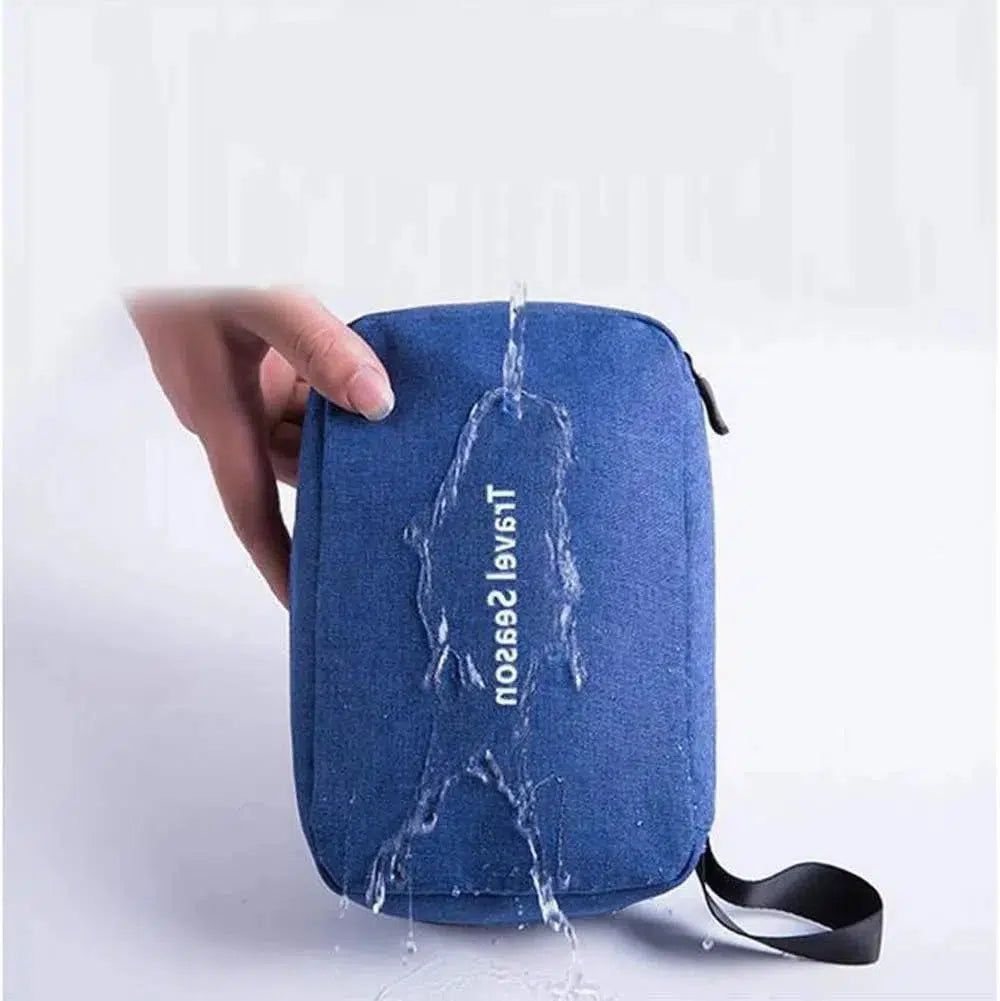 trousse de toilette suspendue homme couleur bleue