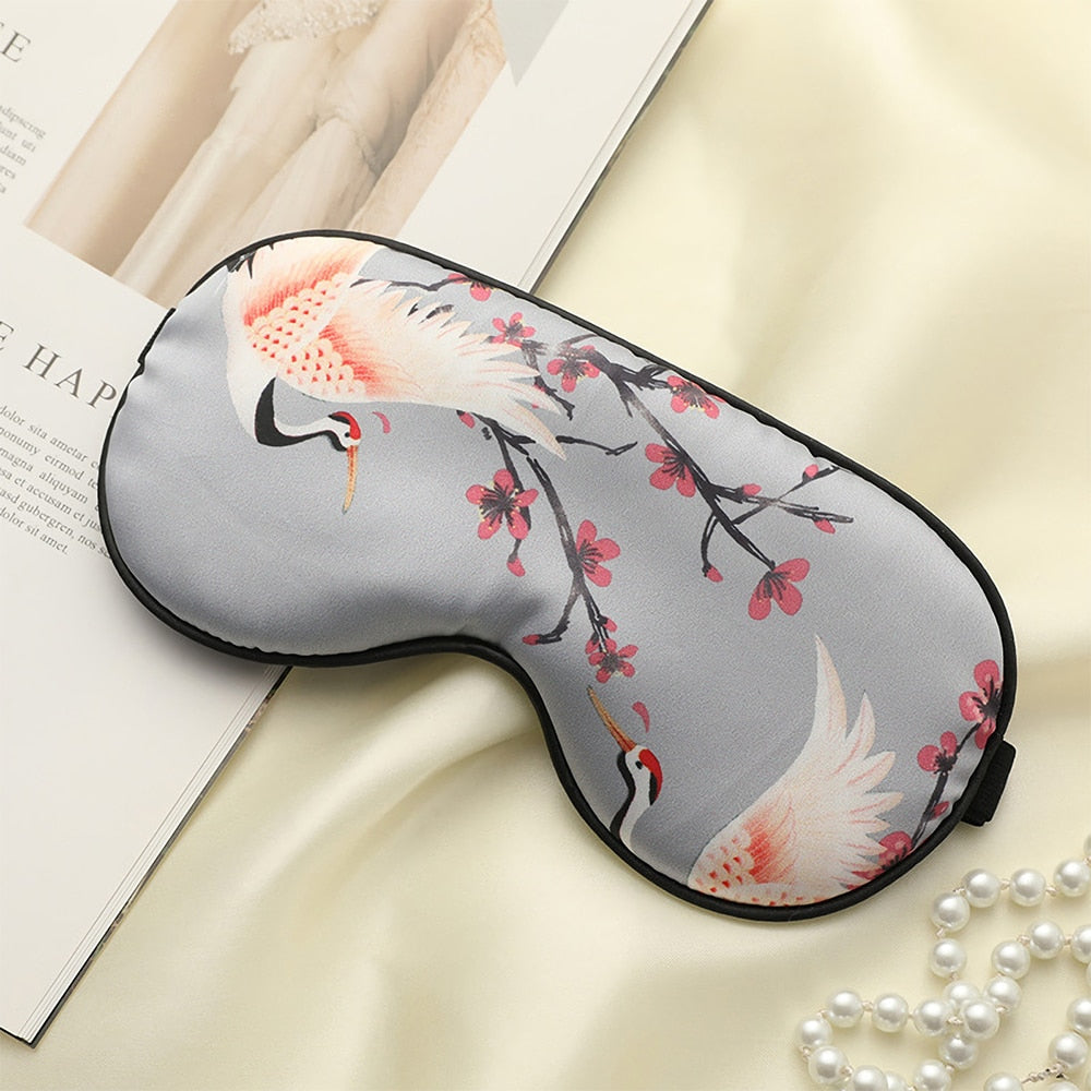 design florale sur masque nocturne
