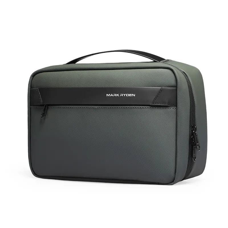 trousse de soins pour homme lors des voyages