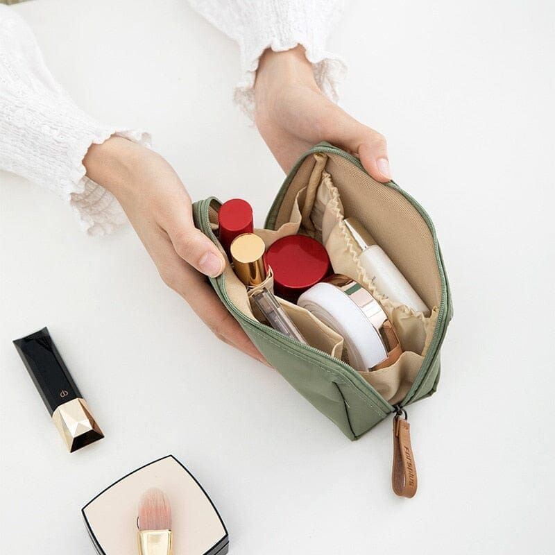 petite trousse à cosmétiques pour femmes en voyage
