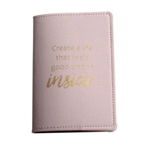 protège-passeport avec citation inspirante "créez une vie qui vous fait du bien"