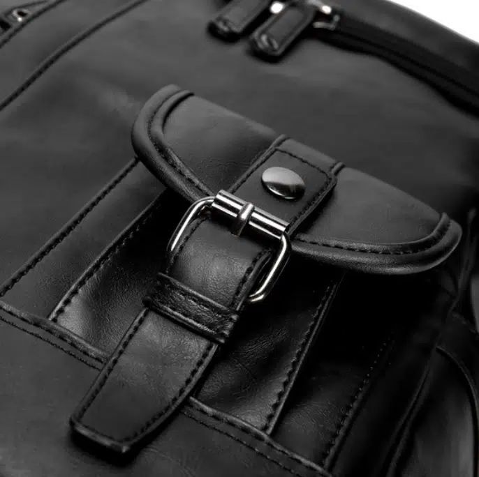 sac à dos noir souple idéal pour le tourisme