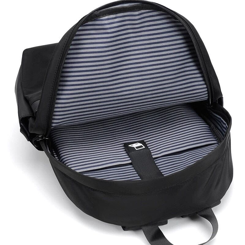 sac à dos pour homme en milieu urbain