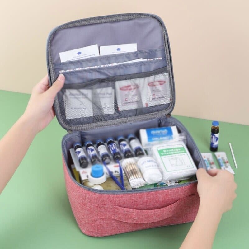 trousse à pharmacie de voyage rouge