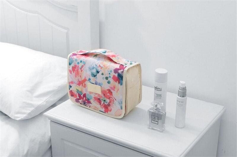 trousse cosmétique avec design floral