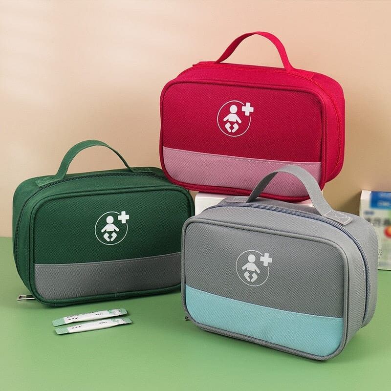 trousse de secours pour bébé en voyage